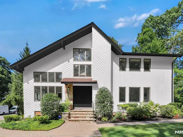 2 Mission Way, Tenafly, NJ 07670