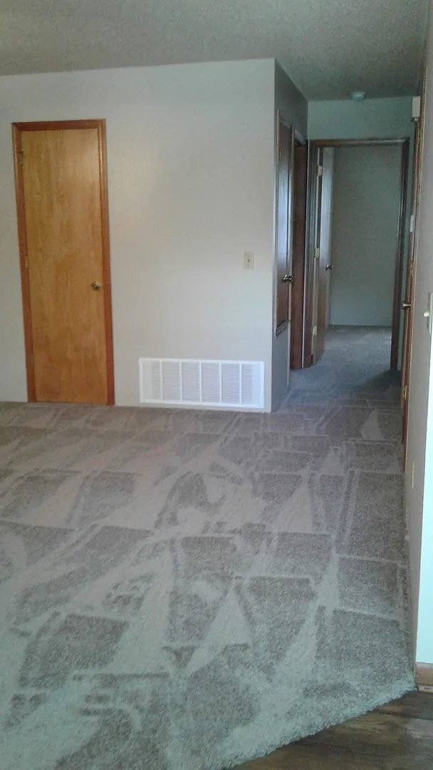 Brown Apartments — Photo 2