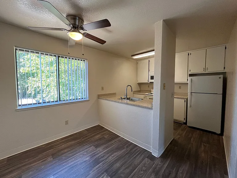 Sunflorin Village Apartments — Photo 40