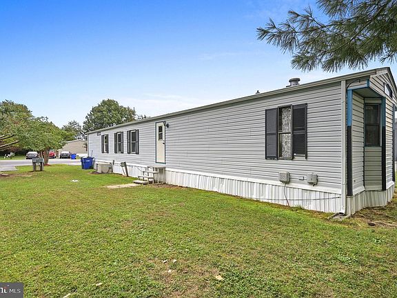 3rd image of 476 Aspen Dr