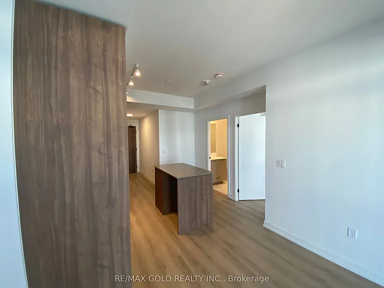 10 Lagerfeld Dr #301 — Photo 27