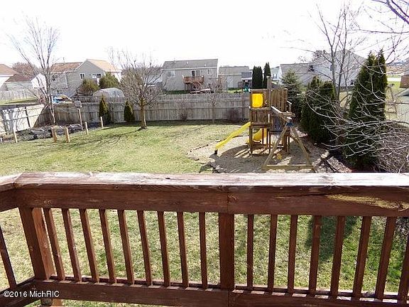 4th image of 701 Willow St
