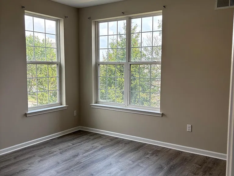 1321 Sierra Dr — Photo 30