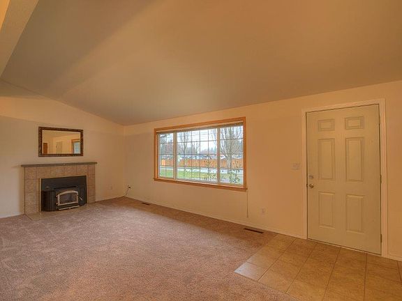 5th image of 3715 Grandview Dr W
