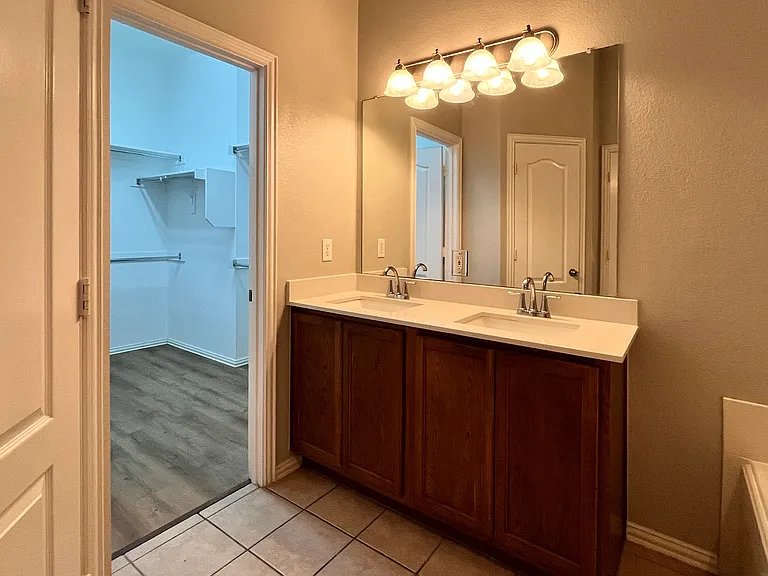 2109 Michelle Creek Dr — Photo 24