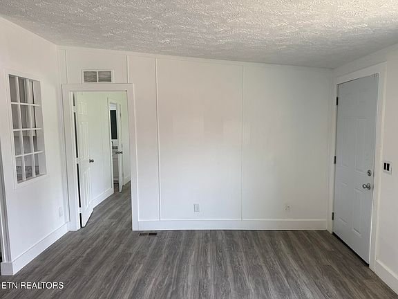 5th image of 4414 Mission Rd