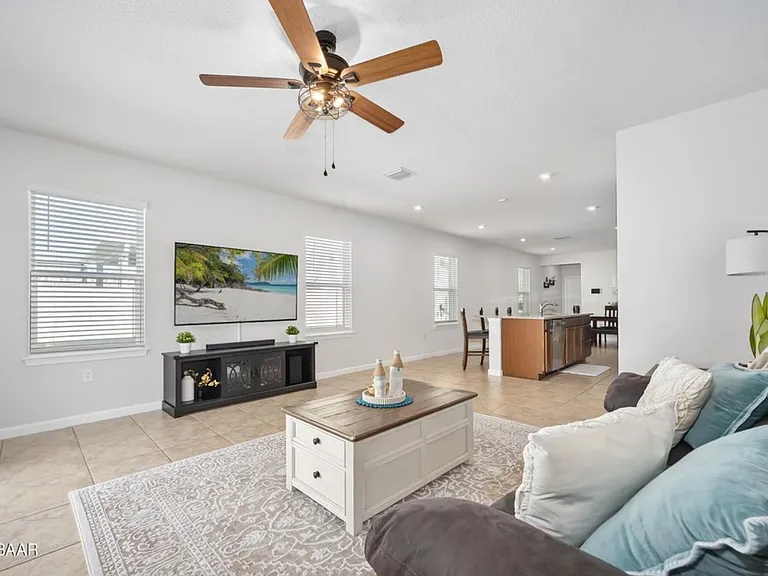 377 Crestwind Dr — Photo 11
