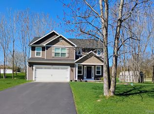 1760 Stonehouse Dr, Gregory, MI 48137