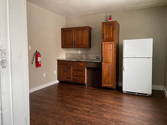 3rd image of 304 W Burgess St #2