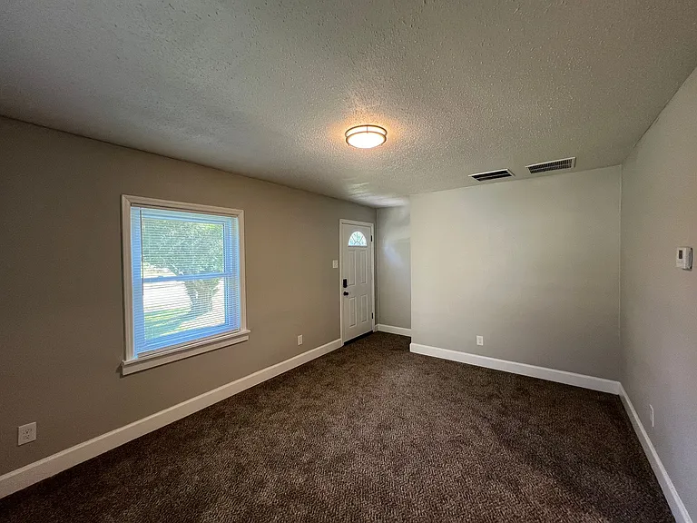 529 Rosewood Ave — Photo 5