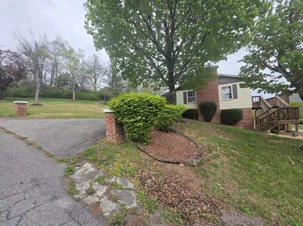 246 Clark St, Hinton, WV 25951