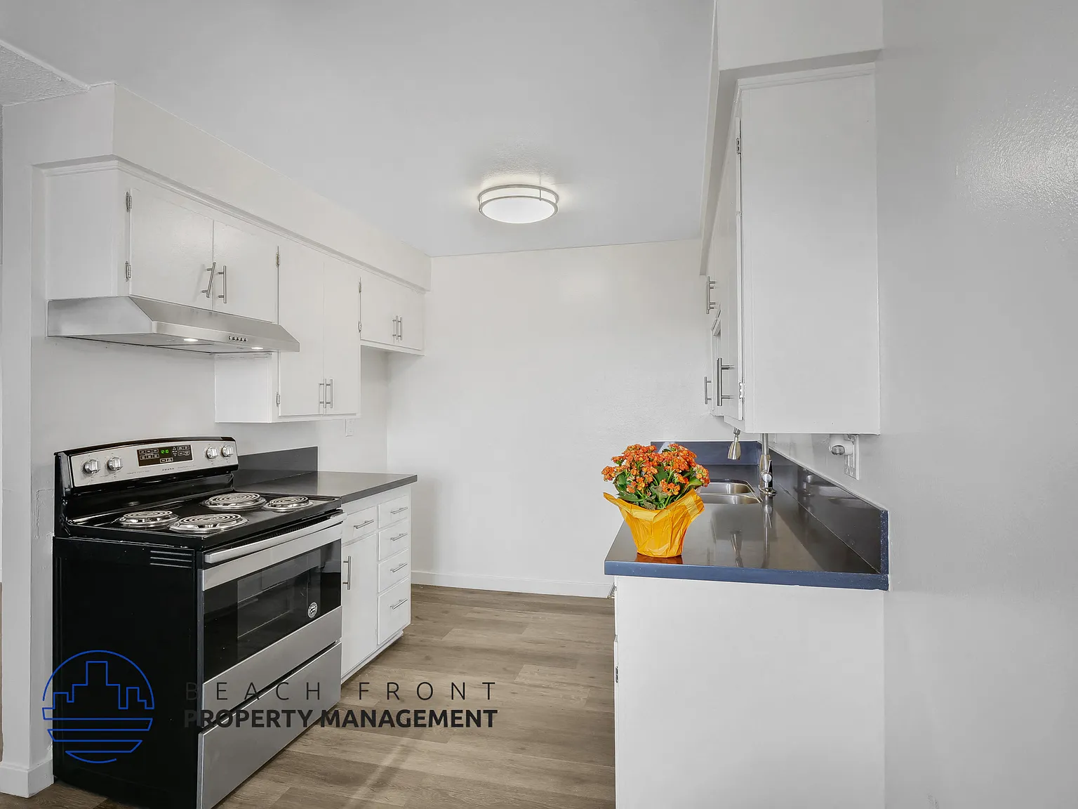 1576 Elm Ave. — Photo 2