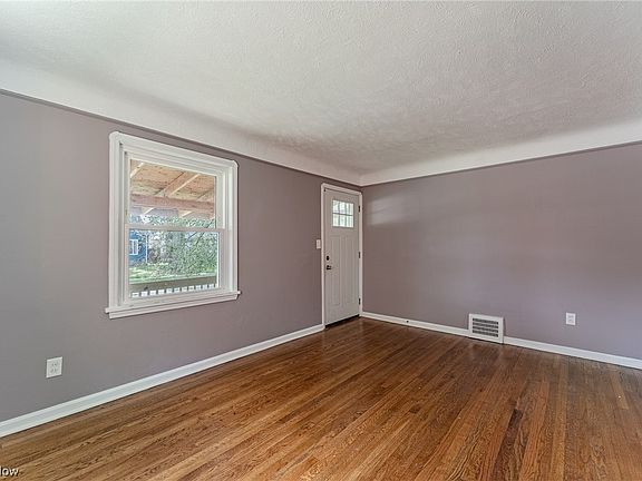 4th image of 4406 Wood Ave