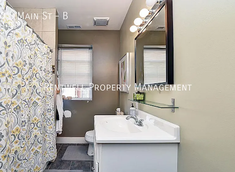 320 S Main St #B — Photo 6