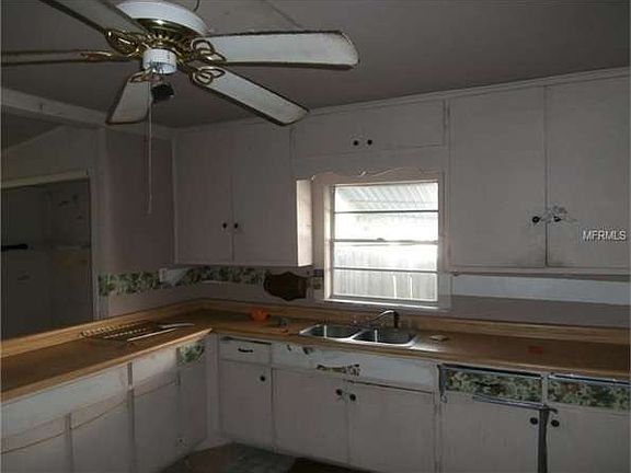 3rd image of 1065 Pine Ave