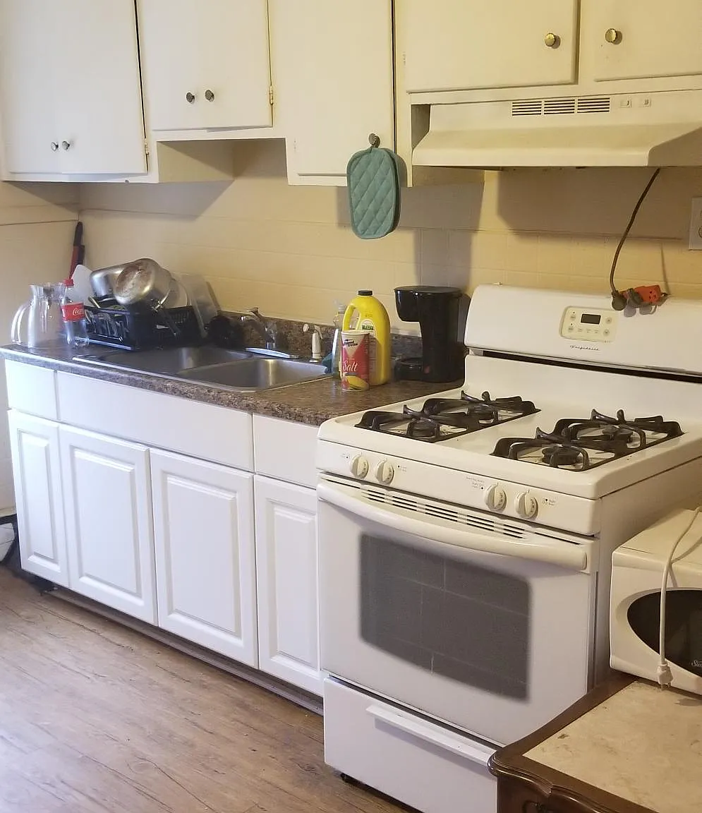 3 bed, 1000 sqft, $3,000 — Photo 4