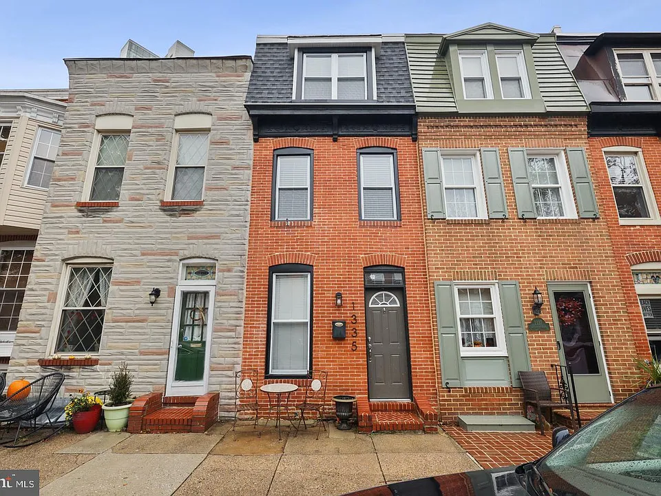 1335 Andre St