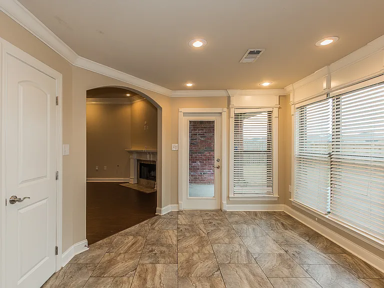 136 Chambery Dr — Photo 8