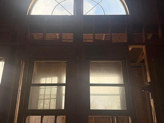 3rd image of 710 Lori Ln