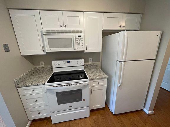 4th image of 8381 Montgomery Run Rd Unit K