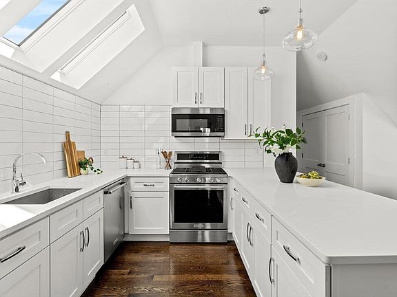 3rd image of 9 Upham Ave Unit 3