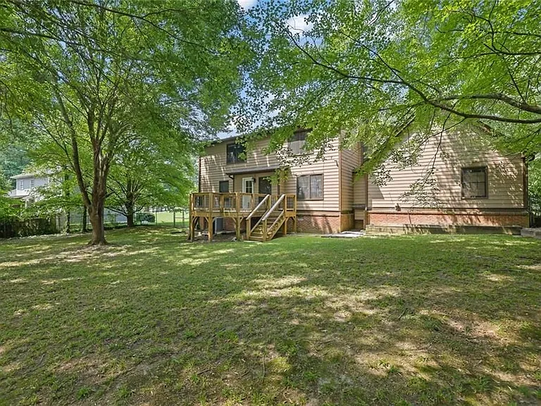 2683 Ashworth Cir — Photo 34