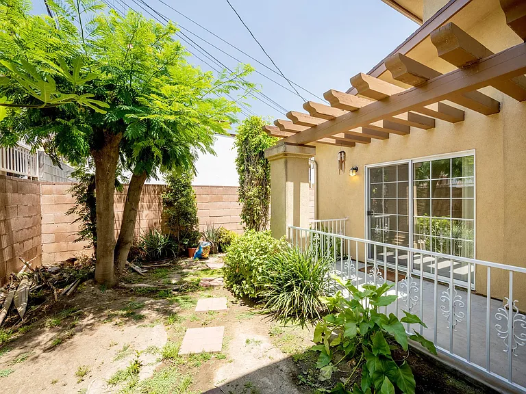 1011 Thompson Ave #C — Photo 19