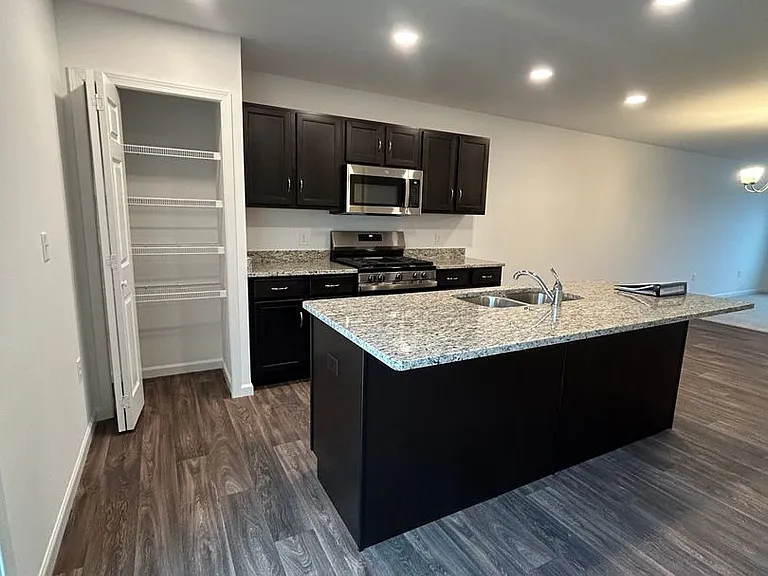 6 Meredith Way — Photo 5