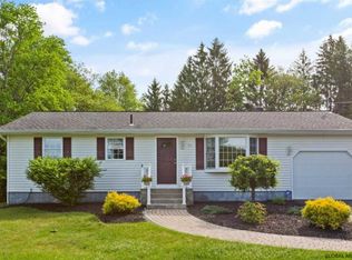 31 Fellows Rd, Halfmoon, NY 12065