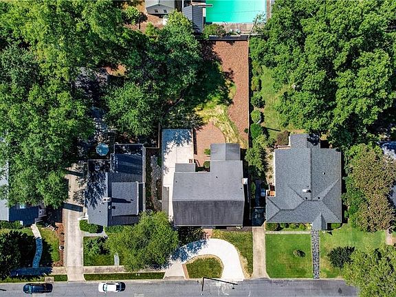 3rd image of 609 Chancery Pl