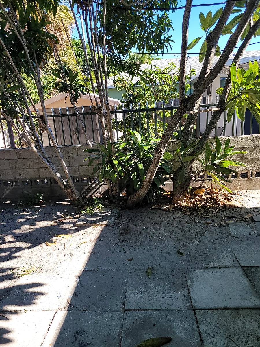 Front Door View - 18th St