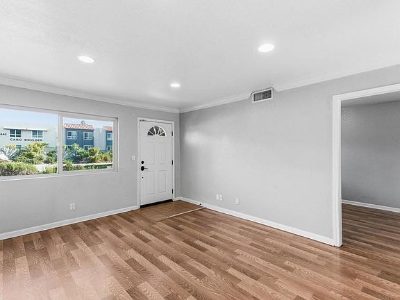 3rd image of 1423 N Broadway Unit E