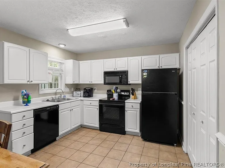 421 Cityview Ln — Photo 16