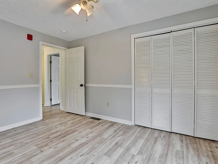 54 Vandora Dr — Photo 35