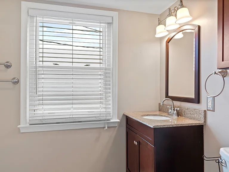 1524 E Clement St — Photo 15