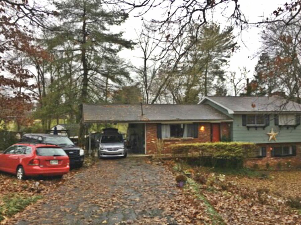 2nd image of 102 Daniel Ln
