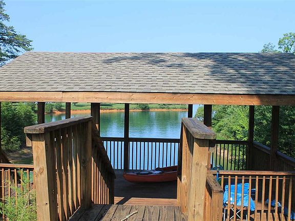 3rd image of 122 Cypress Dr