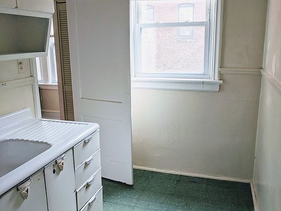 5th image of 2614 Grove Ave APT 09