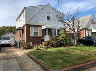 32 Liberty Blvd, Valley Stream, NY 11580