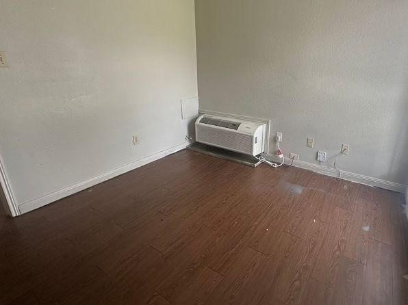210 Rue Royale APT D