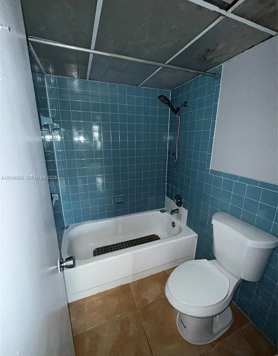 Coral Gate East Condo — Photo 3