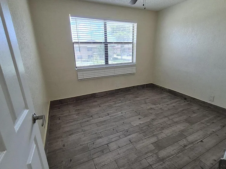 10039 Winding Lake Rd #202 — Photo 11