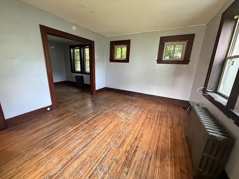 884 Bay St #8 — Photo 8