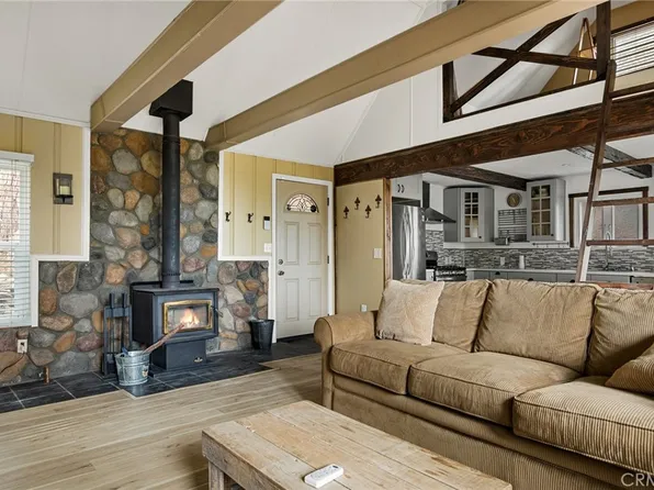 24052 Skyland Dr, Crestline, CA 92325