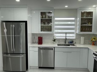 150 S Hollybrook Ter APT 303, Pembroke Pines, FL 33025