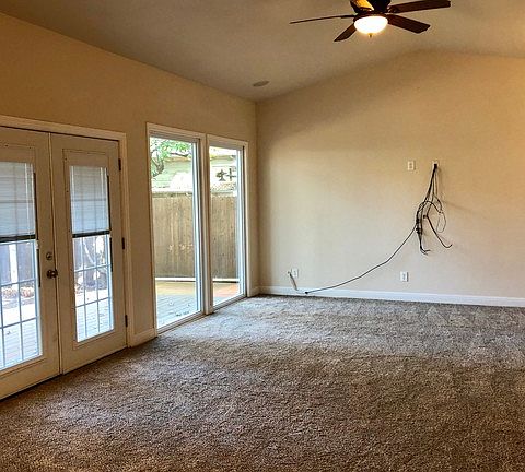 3rd image of 231 E Elmview Pl