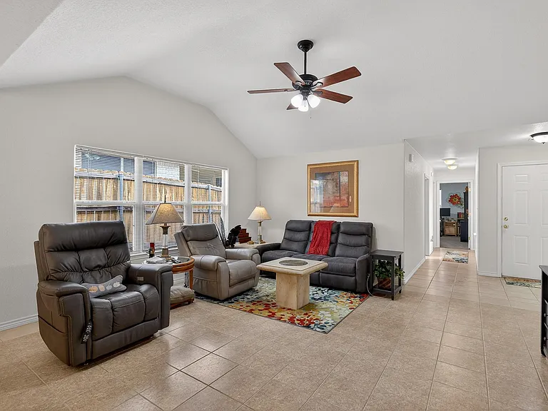 268 Braeburn Cir #B — Photo 2