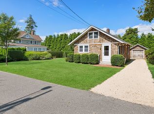19 John St, Southampton, NY 11968