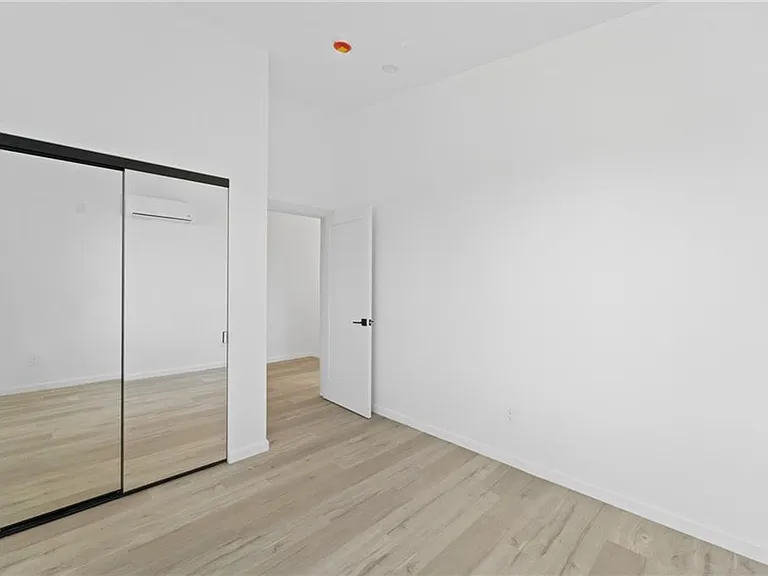 8512 Wilbur Ave — Photo 11