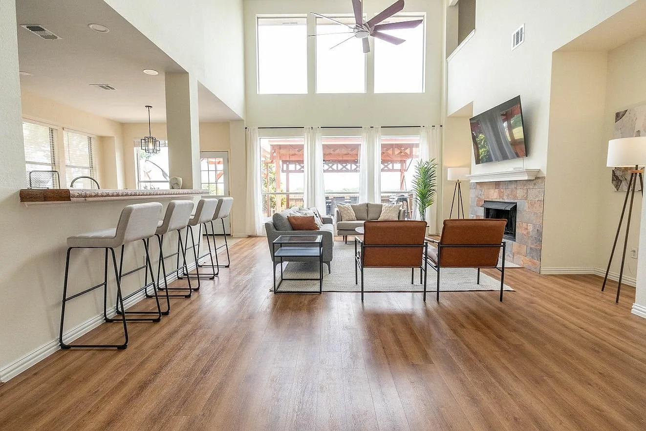 5 bed, 3344 sqft, $5,000 — Photo 4